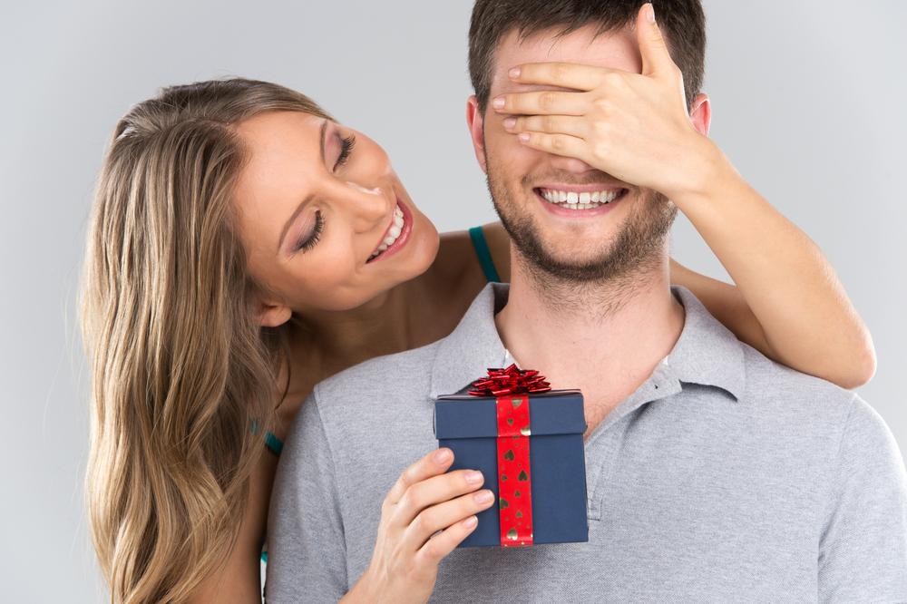 12 Important Rules to Know Before Buying a Gift for a Man